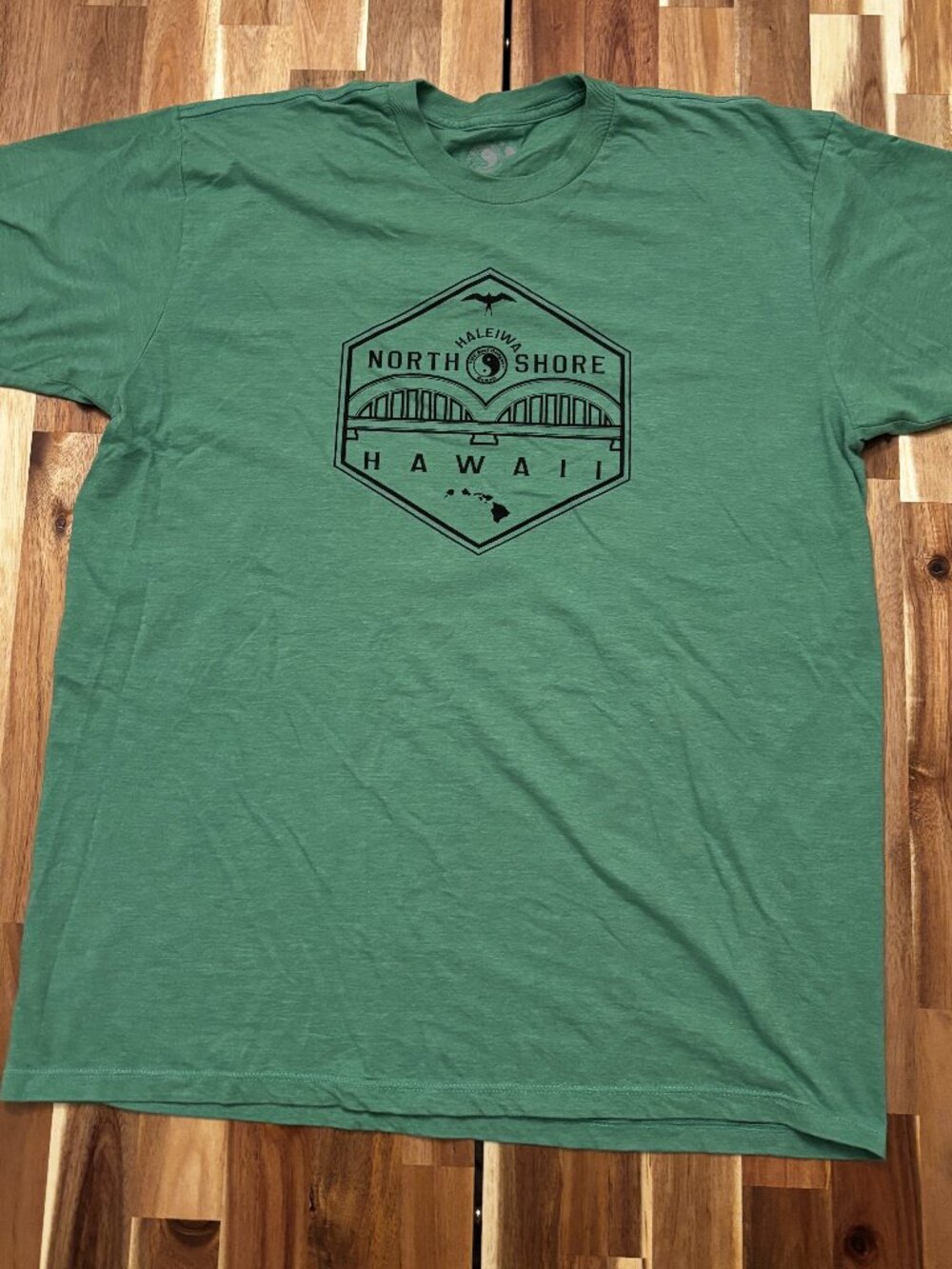 T&C Surf Designs Hawaii Men’s L Green Haleiwa North Shore Graphic T Shirt (2073)